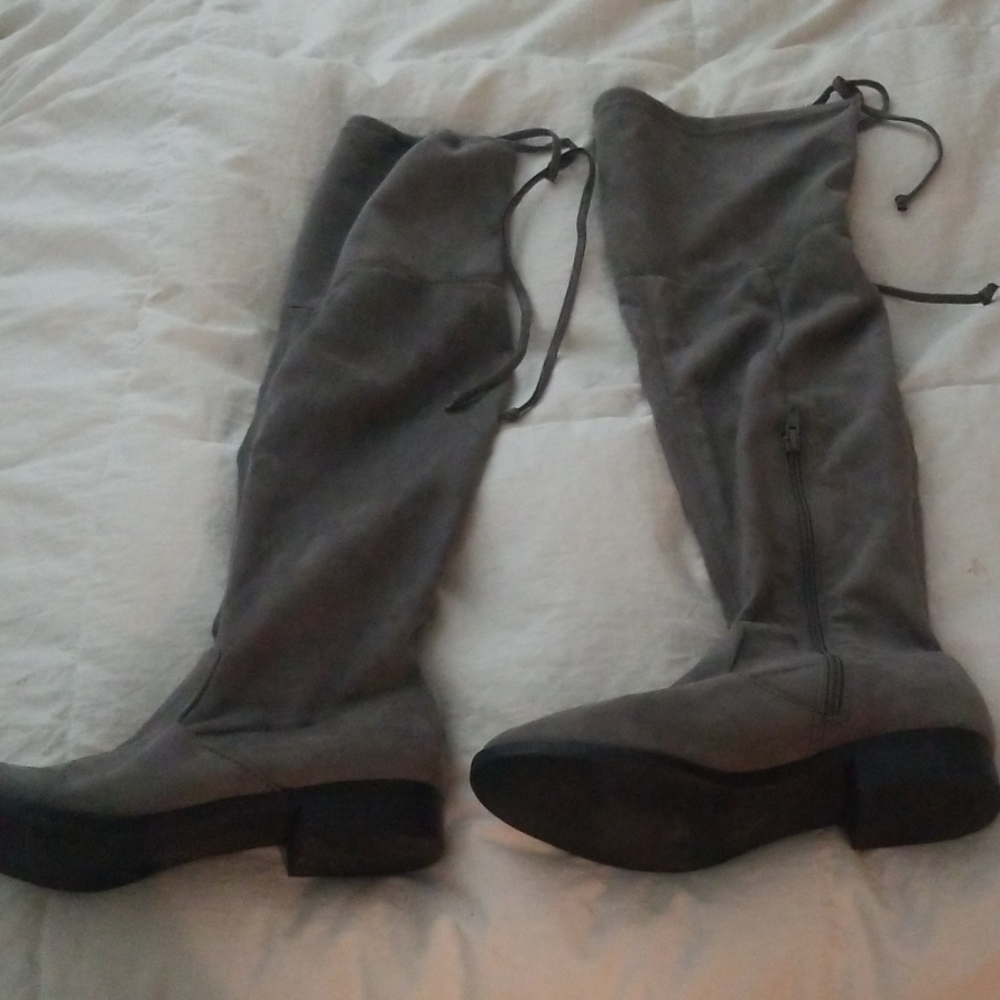 Grey boots